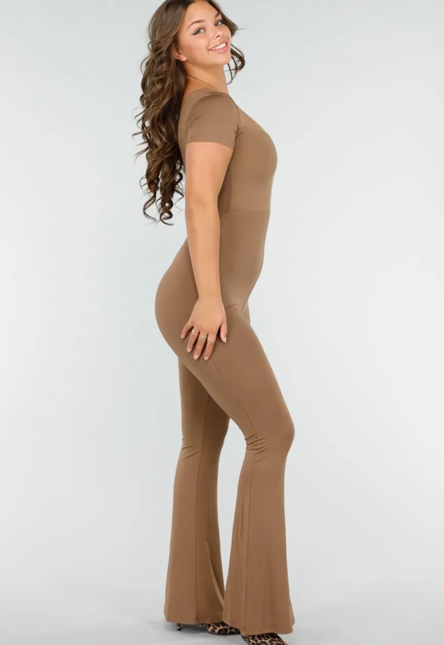 Aansluitende Bruine Jumpsuit met Vierkante Hals, Korte Mouwen en Uitlopende Pijpen