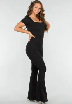 Aansluitende Zwarte Jumpsuit met Vierkante Hals, Korte Mouwen en Uitlopende Pijpen