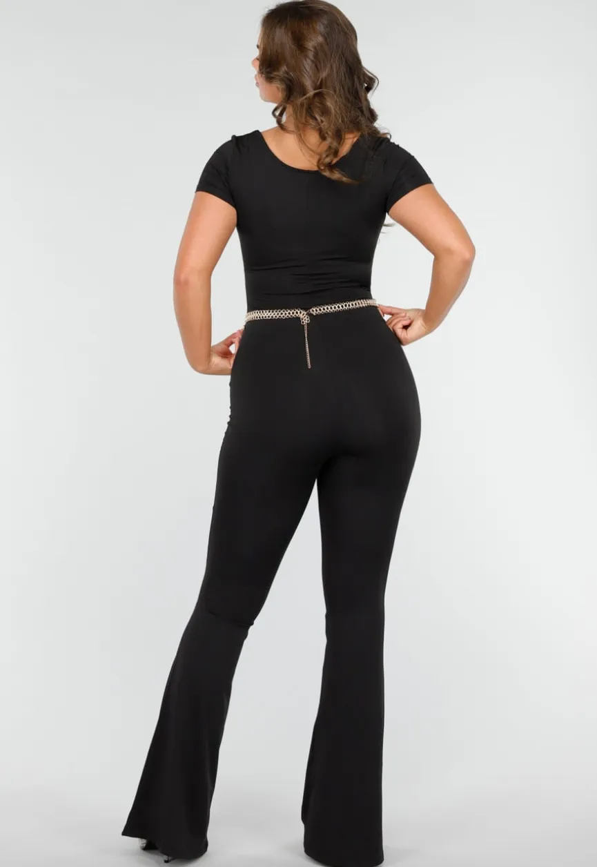 Aansluitende Zwarte Jumpsuit met Vierkante Hals, Korte Mouwen en Uitlopende Pijpen