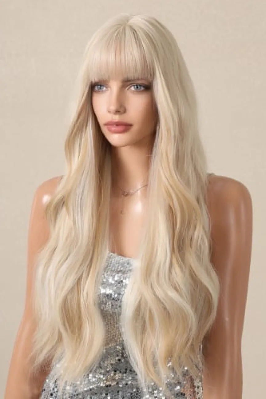 As Blonde Golvende Pruik met Pony