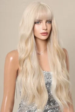 As Blonde Golvende Pruik met Pony