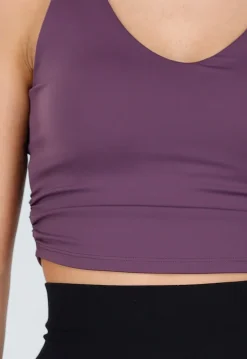 Auberginekleurige Sporttop met Diepe Halslijn en Aansluitende Pasvorm