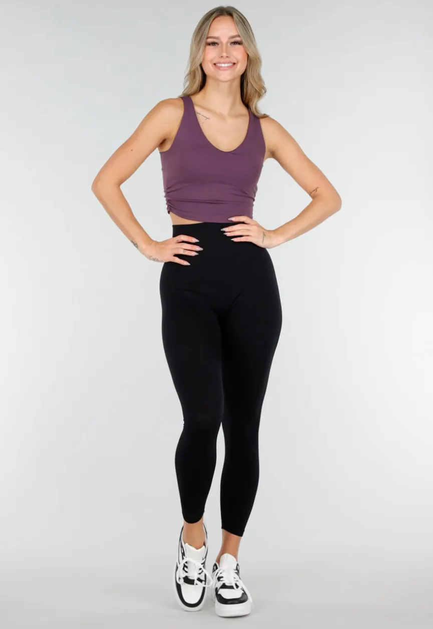 Auberginekleurige Sporttop met Diepe Halslijn en Aansluitende Pasvorm