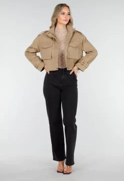 Beige Cropped Jas met Grote Zakken en Rechte Pasvorm