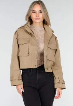 Beige Cropped Jas met Grote Zakken en Rechte Pasvorm