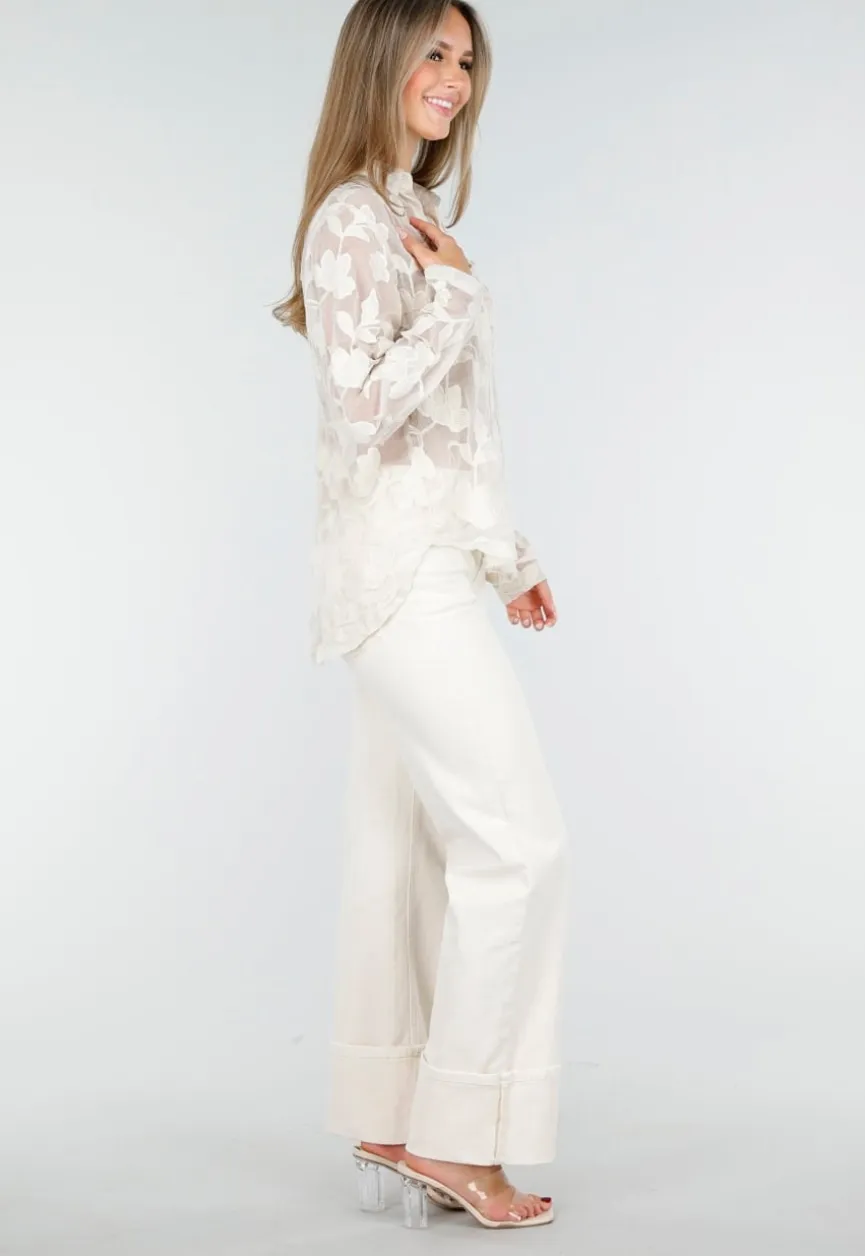 Beige Doorschijnende Blouse met Bloemenborduursel en Lange Mouwen