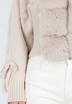 Beige Gebreid Vest met Nepbontkraag en Strikdetails