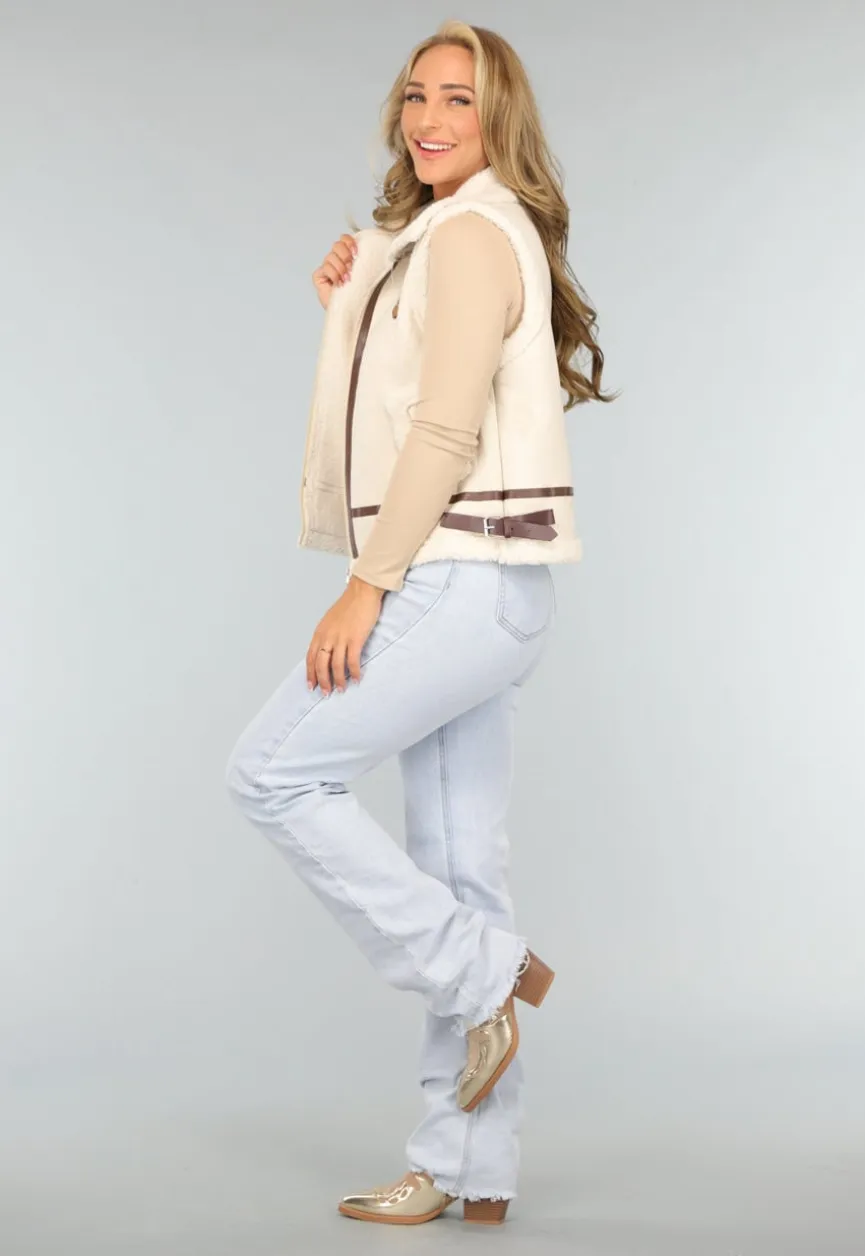 Beige Gilet met Teddy Voering en Gesp Details