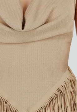 Beige Halter Top met Fringe Zoom en Open Rug