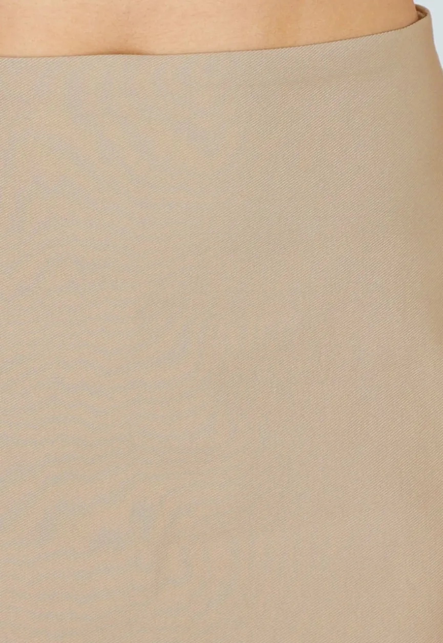 Beige Korte Skort met Rechte Pasvorm en Verborgen Broekje