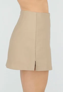 Beige Korte Skort met Rechte Pasvorm en Verborgen Broekje
