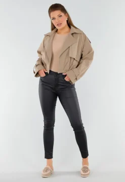 Beige Korte Trenchcoat met Schouderdetails en Knoopsluiting
