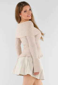Beige Off Shoulder Gebreide Trui met Uitlopende Mouwen