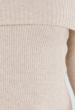 Beige Off Shoulder Gebreide Trui met Uitlopende Mouwen