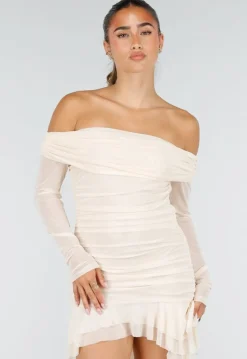 Beige Off Shoulder Mesh Jurk met Asymmetrische Zoom