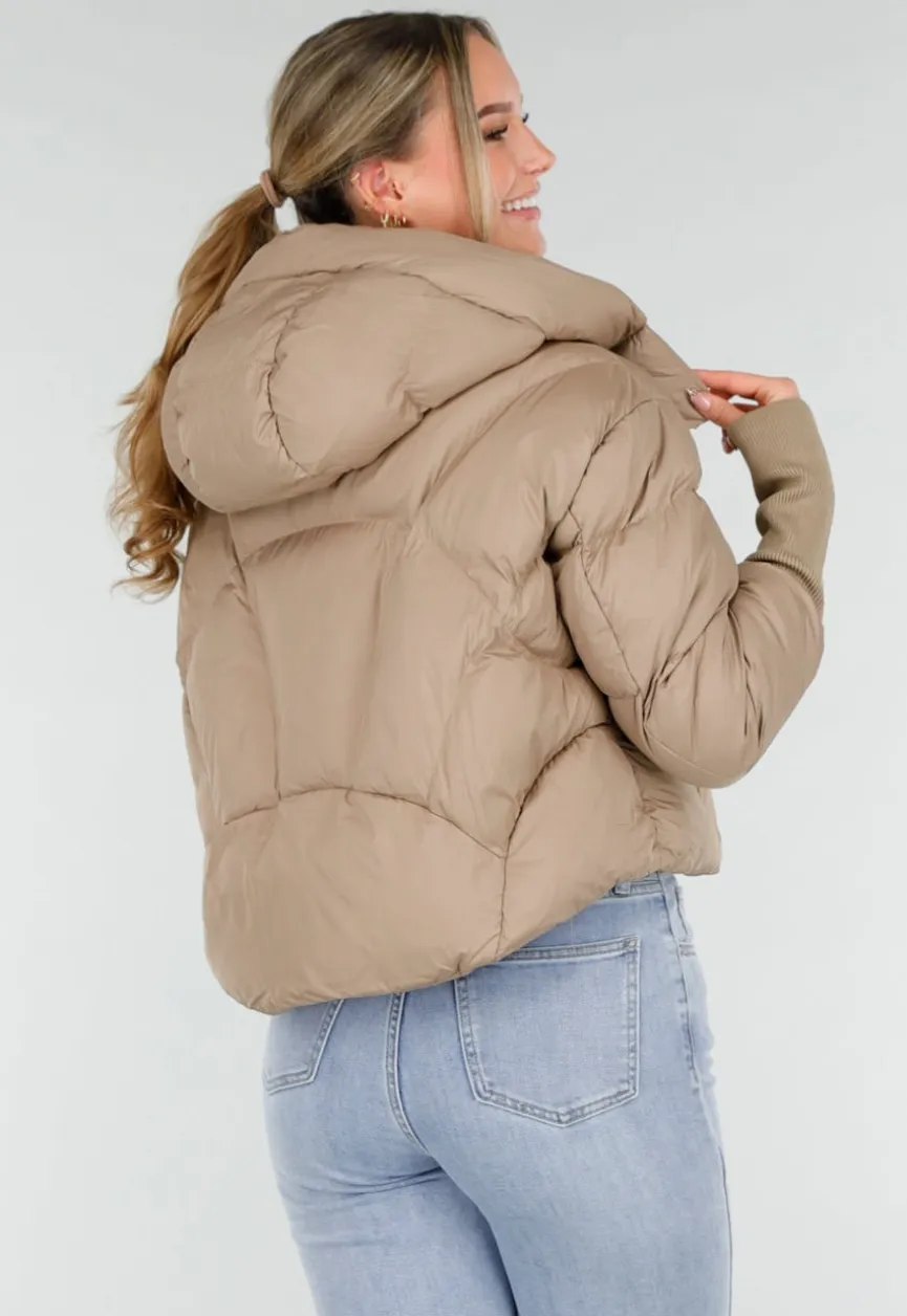 Beige Puffer Jas met Capuchon en Hoge Kraag