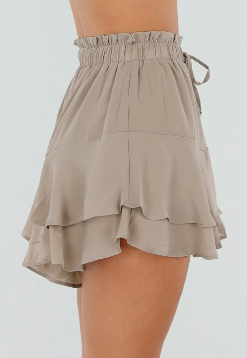 Beige Ruffle Skort met Elastische Taille en Strikkoord