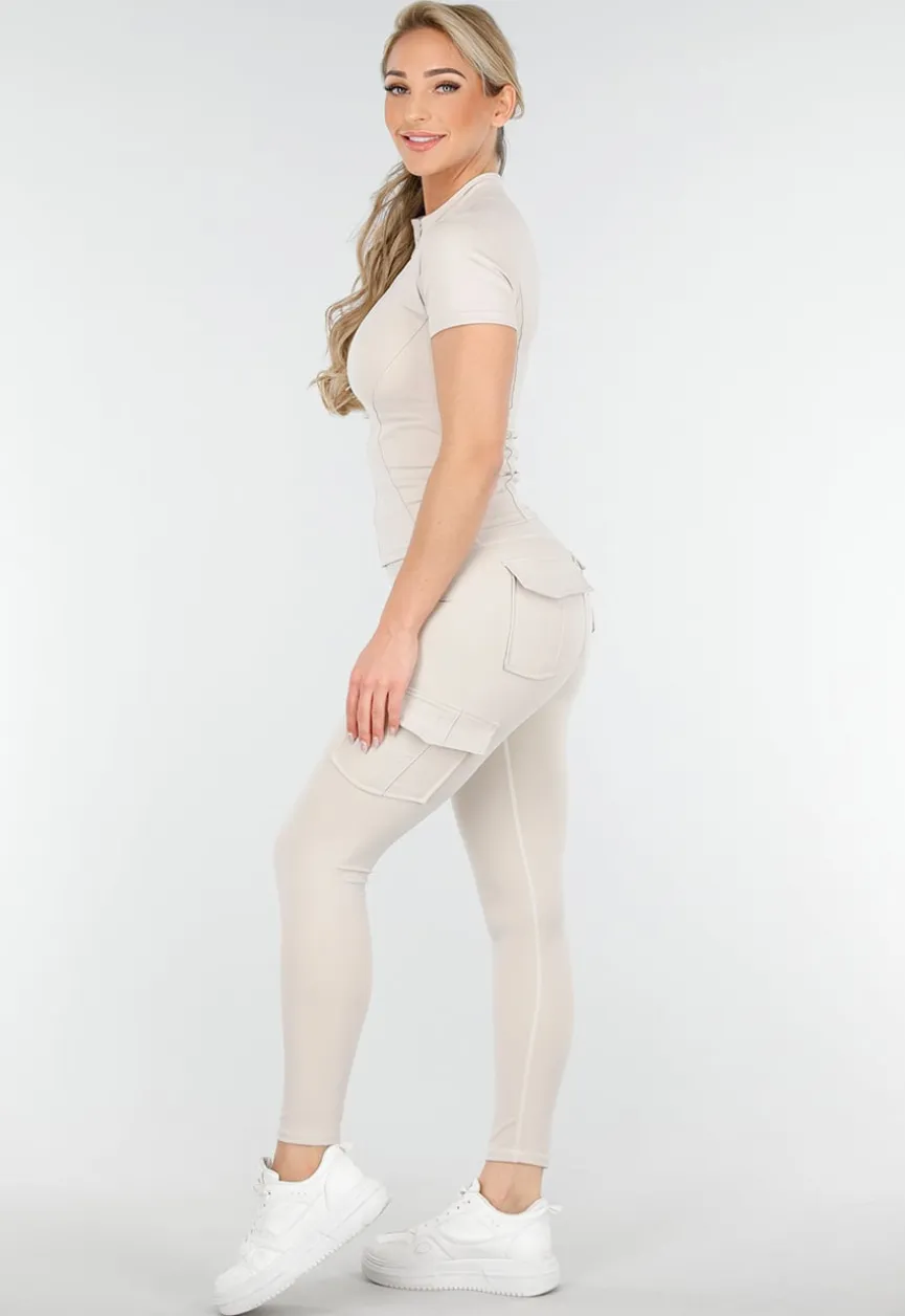 Beige Sportset met Cargozakken en Scrunch