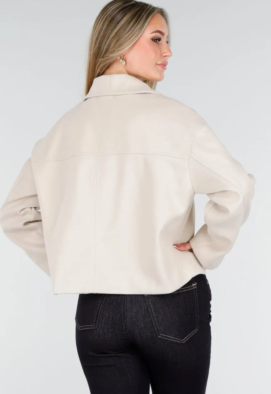Beige Wollook Jas met Dubbele Rij Knopen en Brede Reverskraag