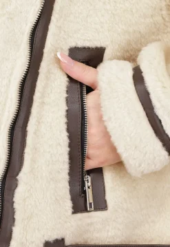 Beige Zachte Tussenjas met Bruine Details