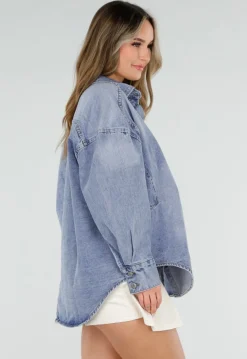Blauwe Denim Blouse met Oversized Knopen en Lange Mouwen
