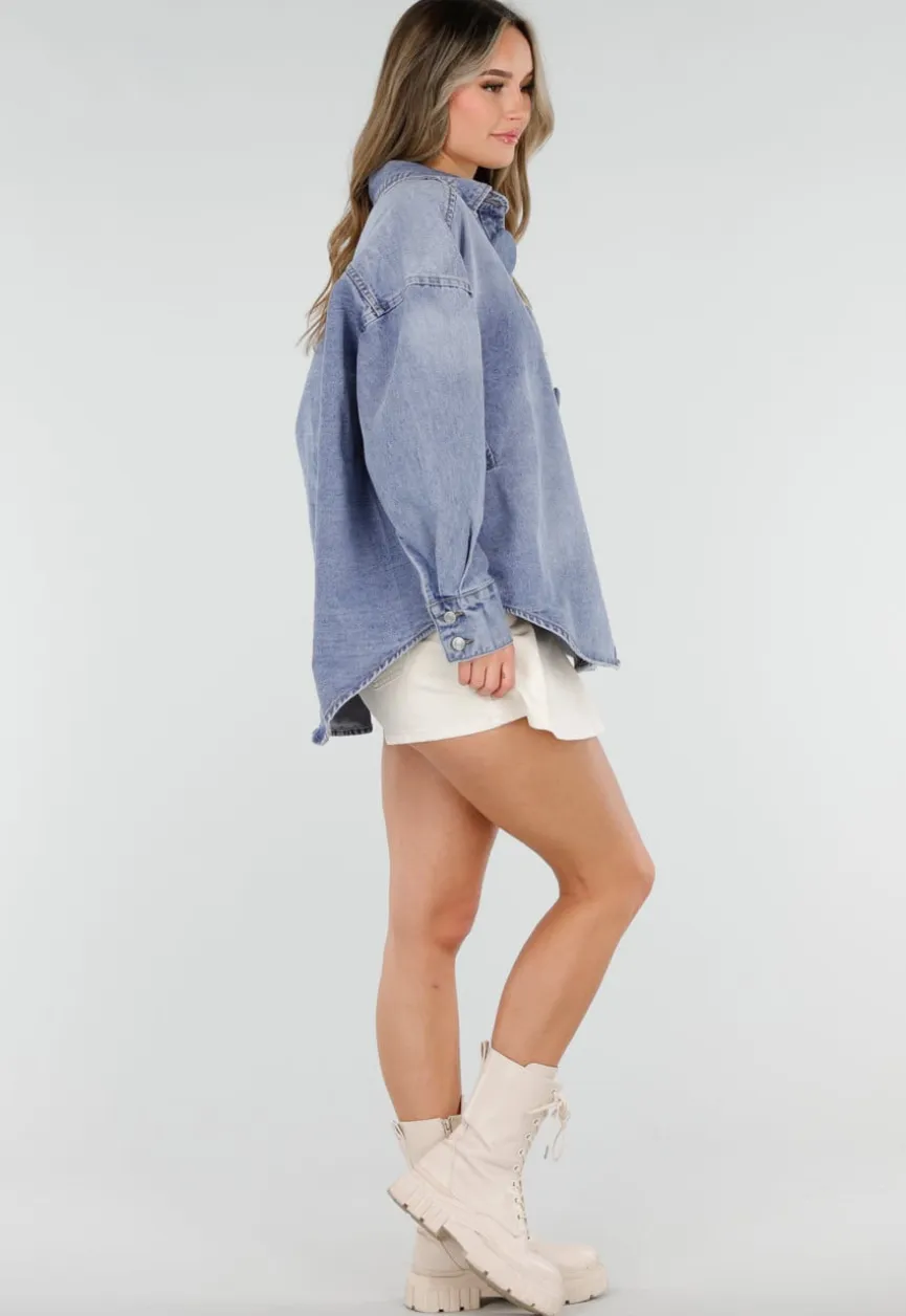 Blauwe Denim Blouse met Oversized Knopen en Lange Mouwen