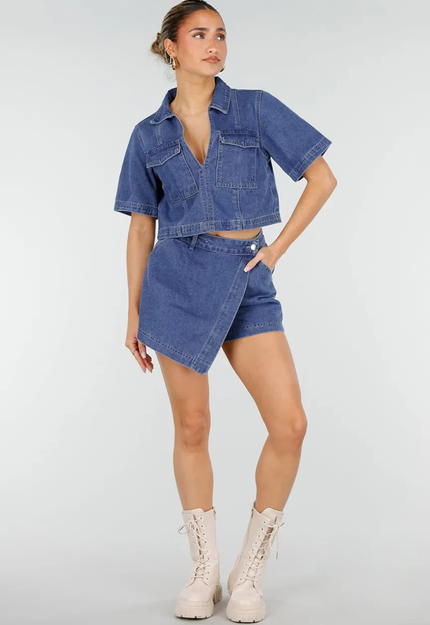 Blauwe Denim Set met Cropped Top en Overslag Skort
