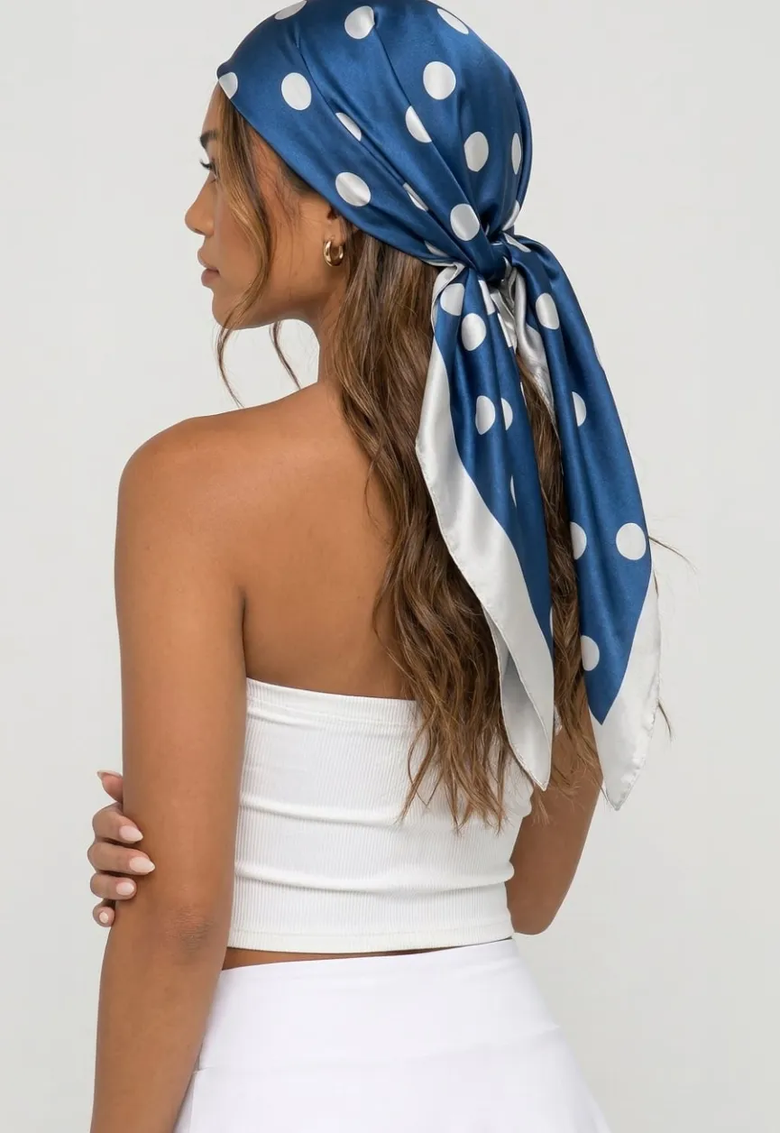 Blauwe Polkadot Satijnen Bandana met Witte Rand