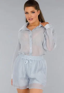 Blauwe Tweedelige Set met Doorschijnende Blouse en Elastische Short