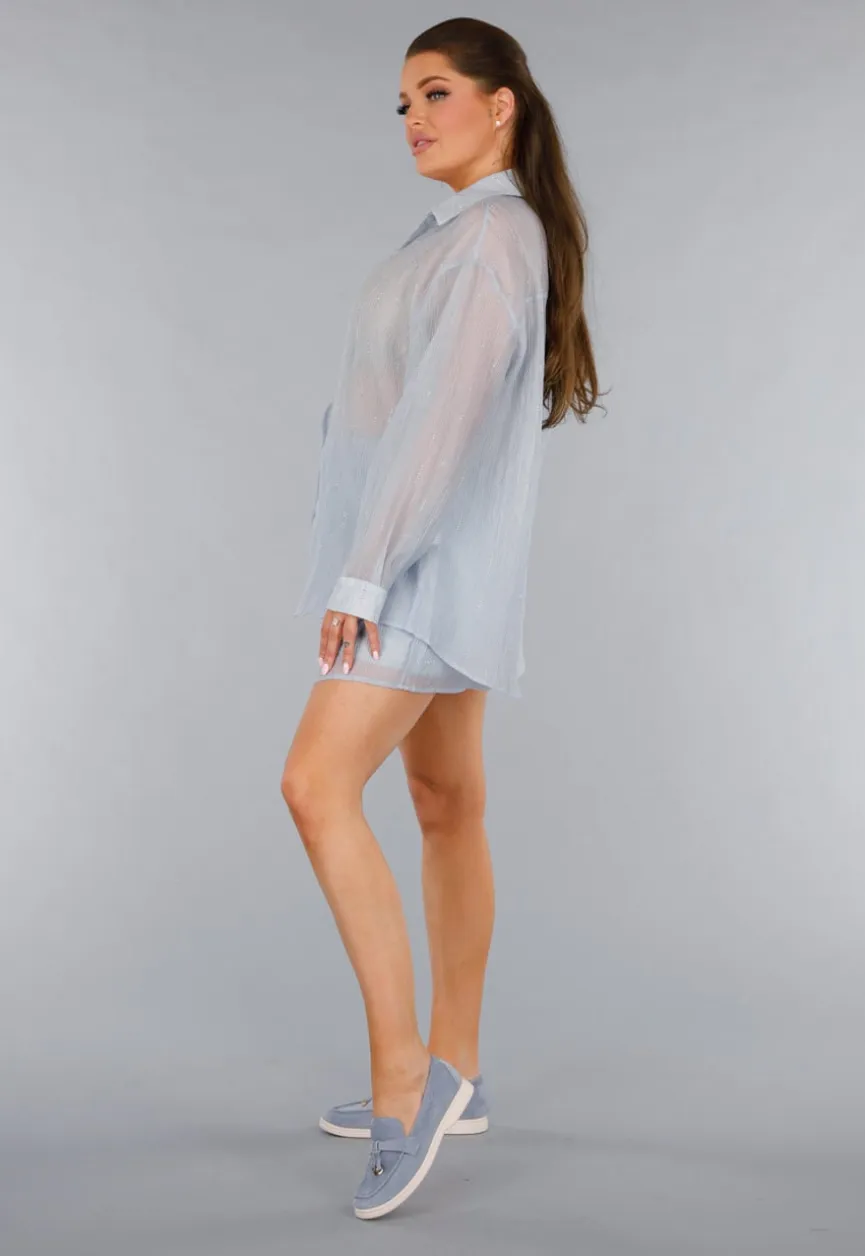 Blauwe Tweedelige Set met Doorschijnende Blouse en Elastische Short