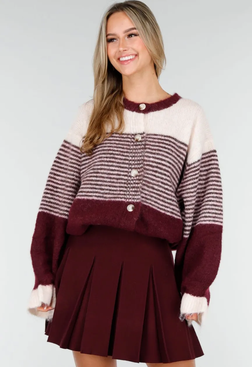 Bordeaux Gestreept Vest met Knoopsluiting en Contrasterende Boorden