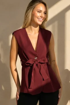 Bordeaux Gilet Top met Strikceintuur en Gouden Knoop