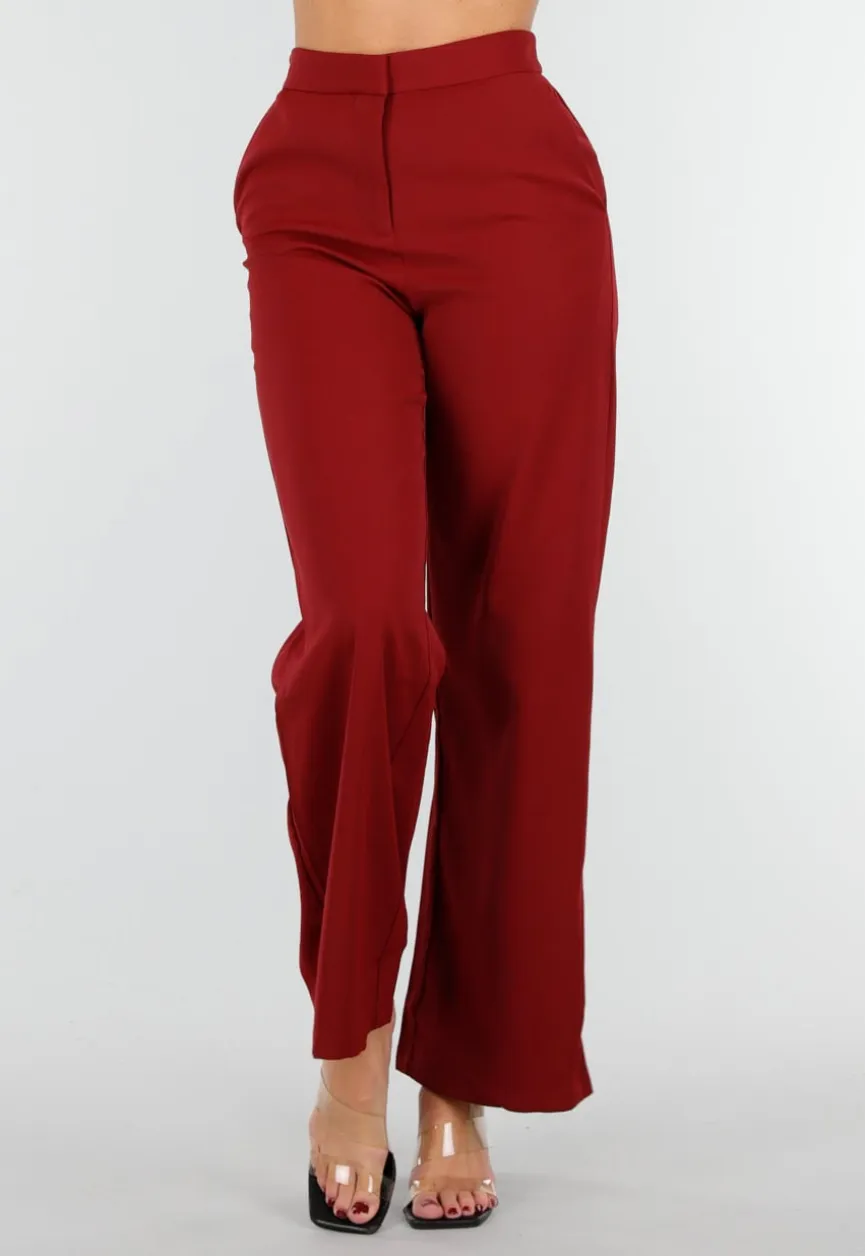 Bordeaux Matchende Set met Mouwloze Top, Statement Riem en Wide Leg Broek