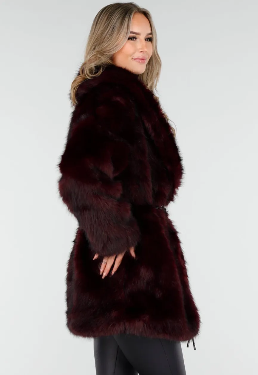 Bordeauxrode Faux Fur Jas met Ceintuur en Brede Kraag