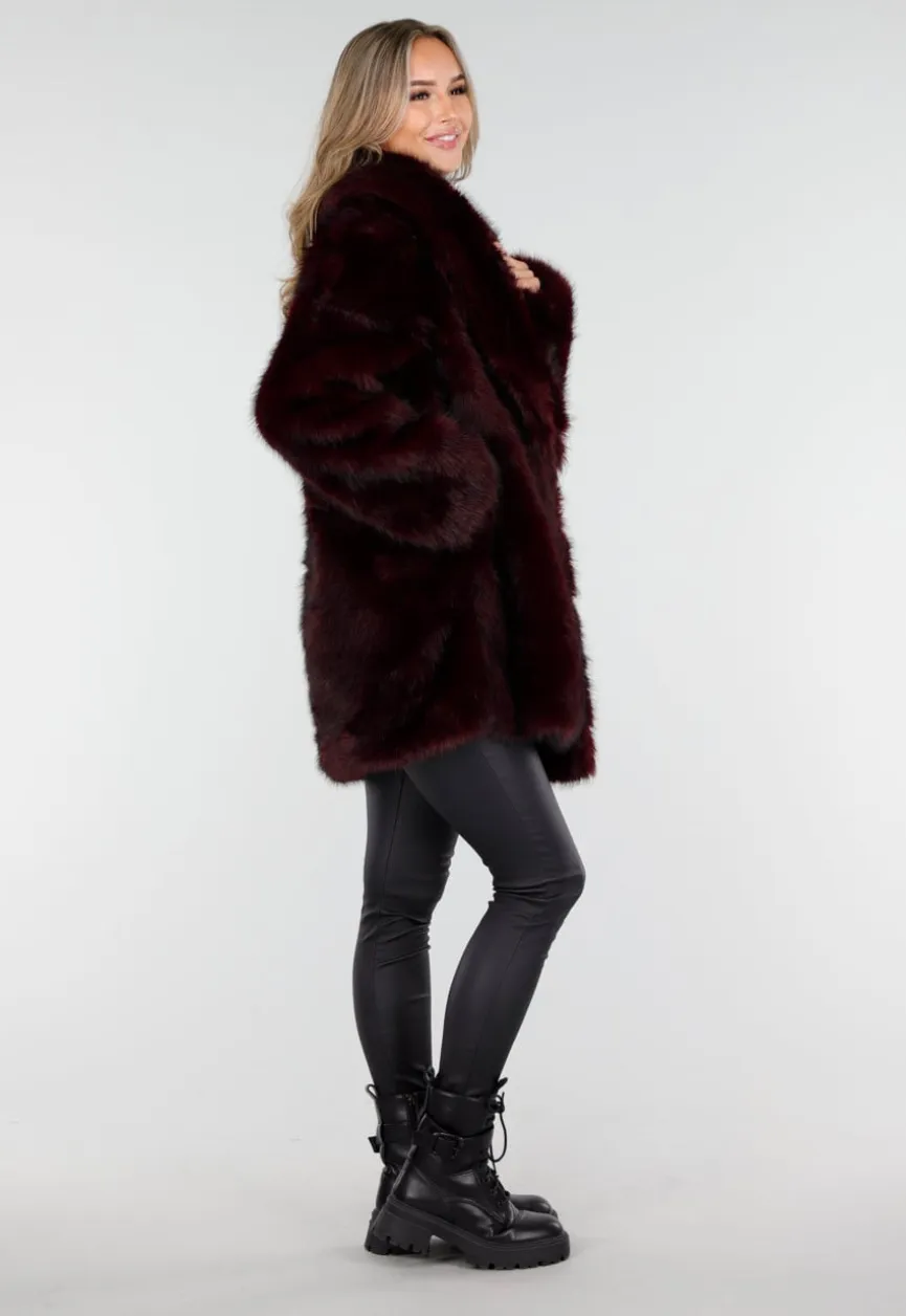 Bordeauxrode Faux Fur Jas met Ceintuur en Brede Kraag