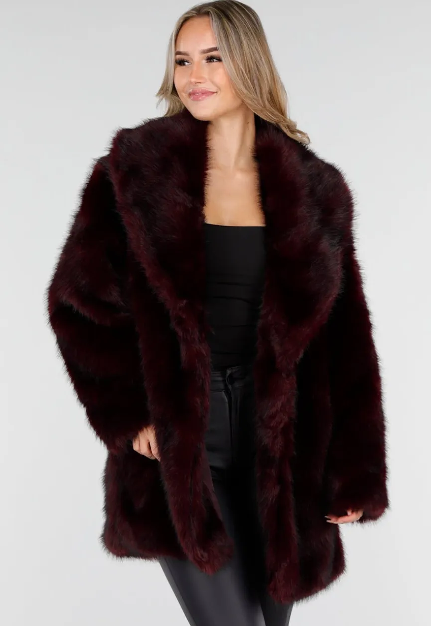 Bordeauxrode Faux Fur Jas met Ceintuur en Brede Kraag