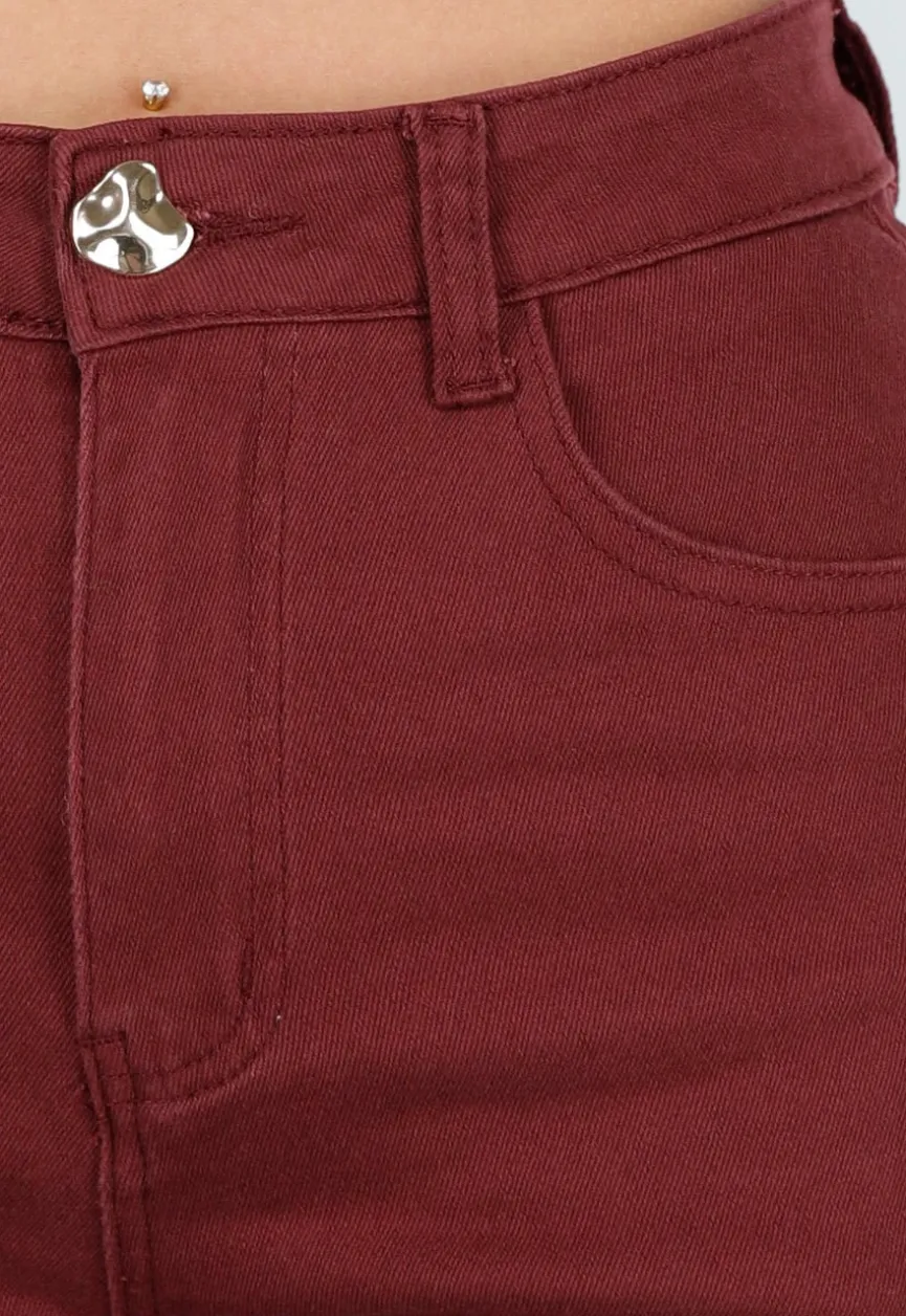 Bordeauxrode High Waist Jeans met Rechte Pijpen en Goudkleurige Knoop