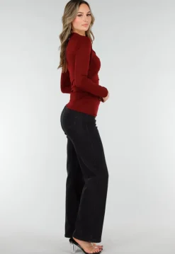 Bordeauxrode Top met Lange Mouwen en Gouden Ringdetail