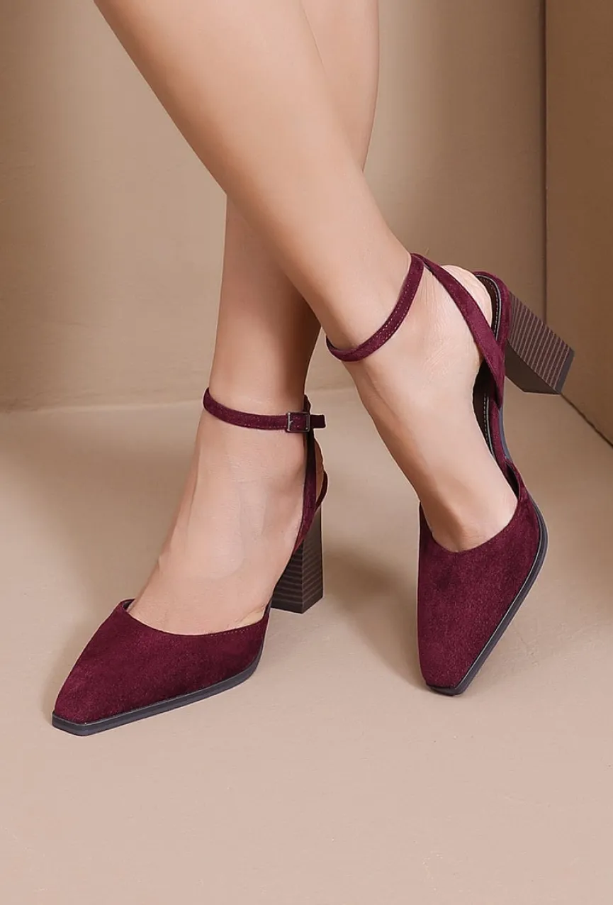 Bordeaux Suède Enkelband Pumps met Blokhak
