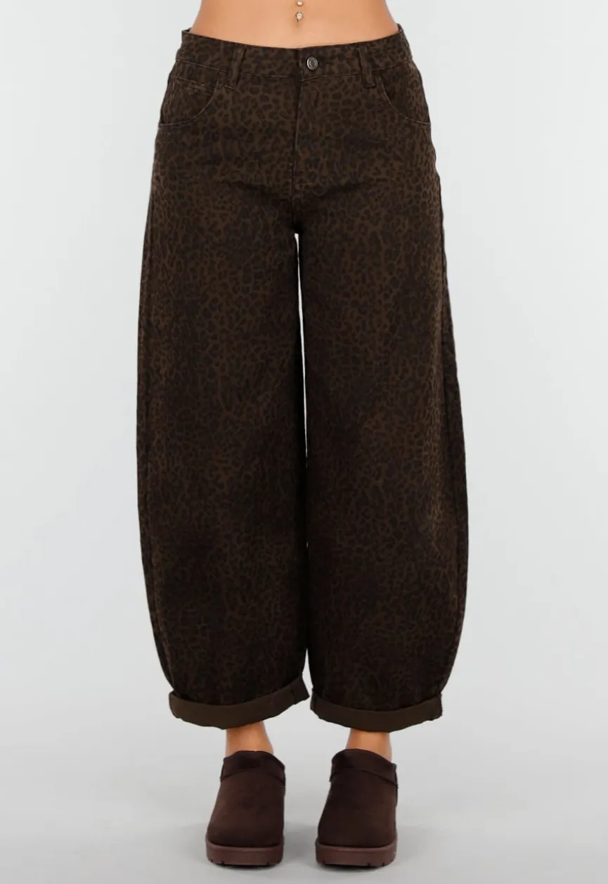 Bruine Barrel Jeans met Subtiele Animalprint en Omgeslagen Zoom