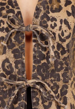 Bruine Denim Leopard Print Top met Striksluiting en Mouwloos Model