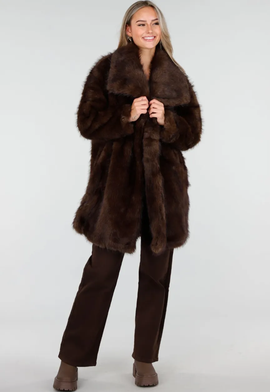 Bruine Faux Fur Jas met Brede Reverskraag