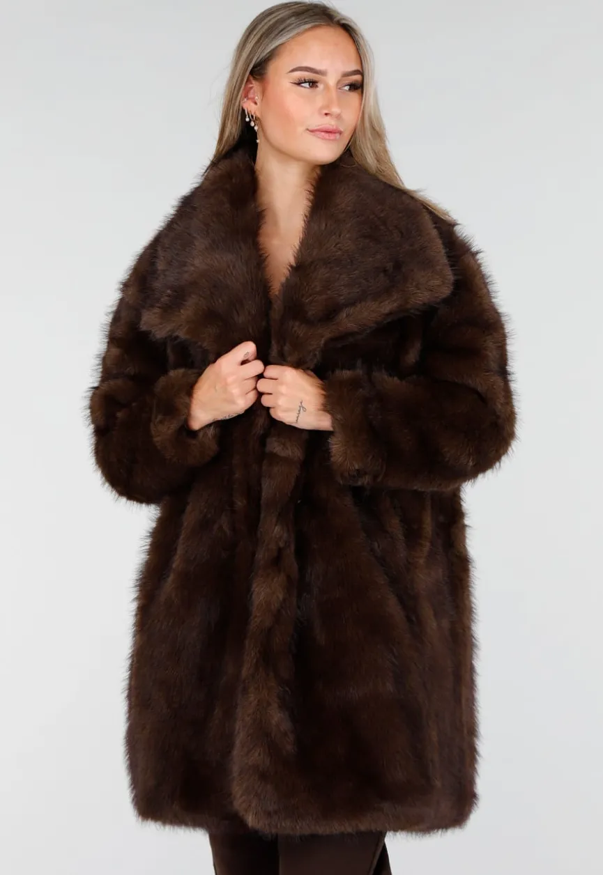 Bruine Faux Fur Jas met Brede Reverskraag