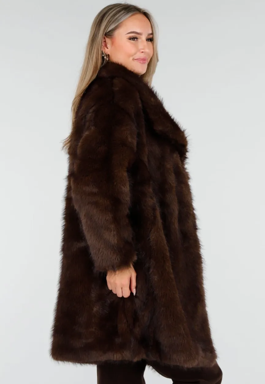 Bruine Faux Fur Jas met Brede Reverskraag