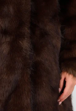Bruine Faux Fur Jas met Brede Reverskraag