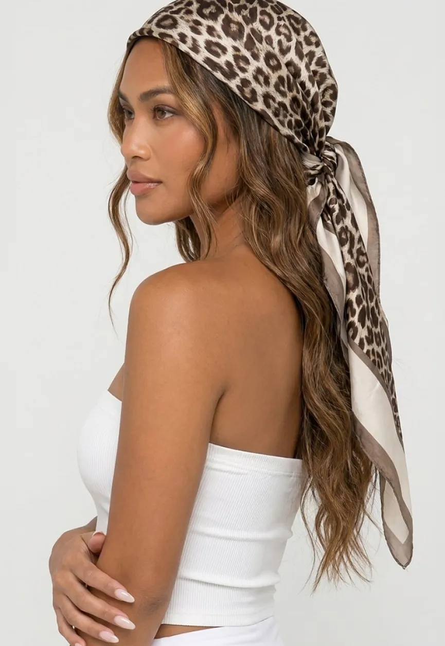 Bruine Luipaard Satijnen Bandana met Beige Rand