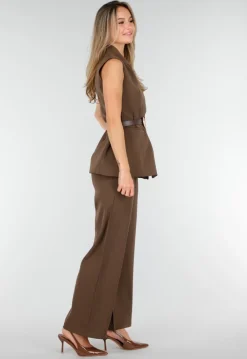 Bruine Matchende Set met Mouwloze Top, Statement Riem en Wide Leg Broek