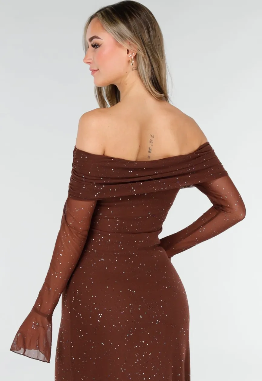 Bruine Off Shoulder Maxi Glitter Jurk met Lange Mouwen