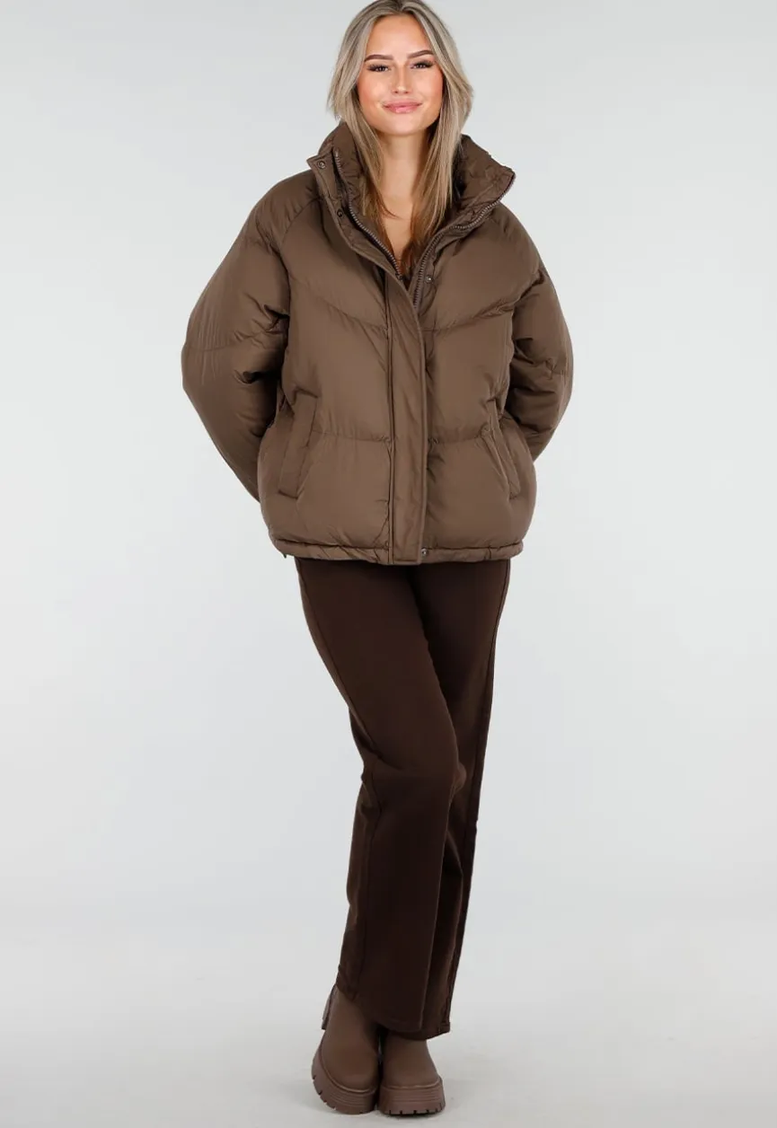 Bruine Puffer Jas met Hoge Kraag en Capuchon