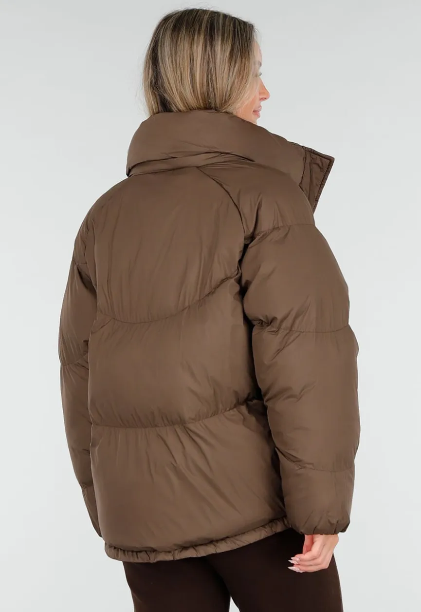 Bruine Puffer Jas met Hoge Kraag en Capuchon
